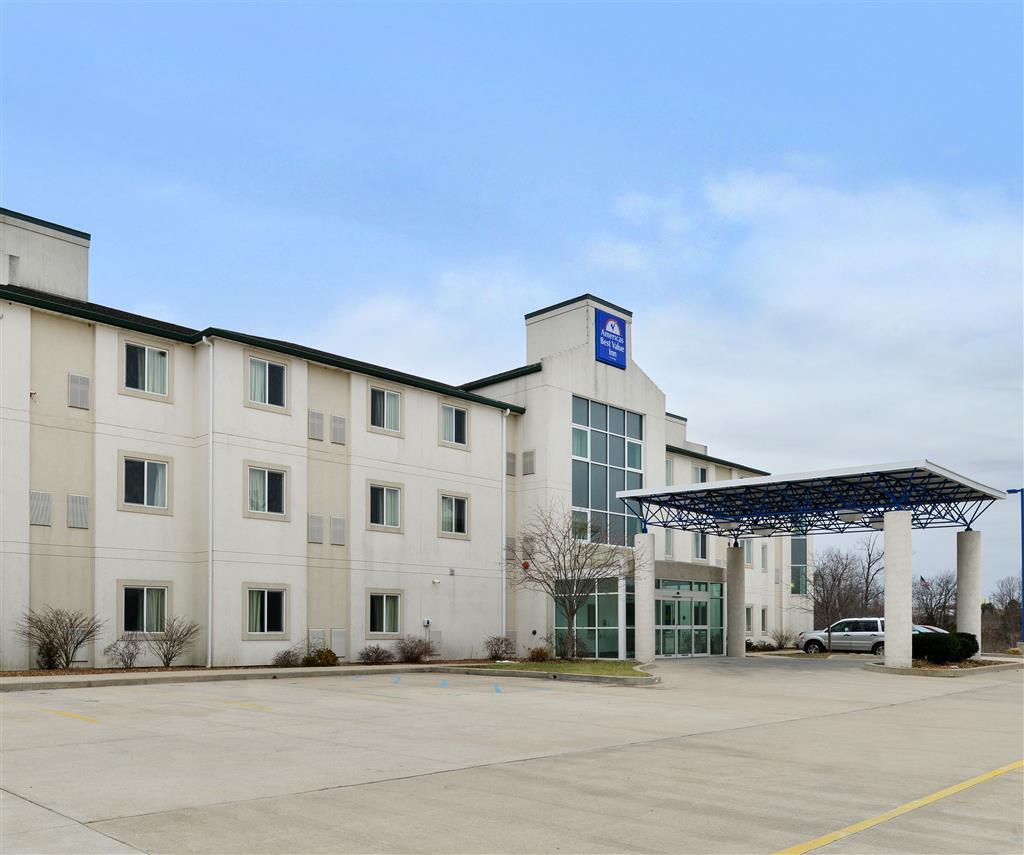 Baymont By Wyndham Kingdom City Exterior photo